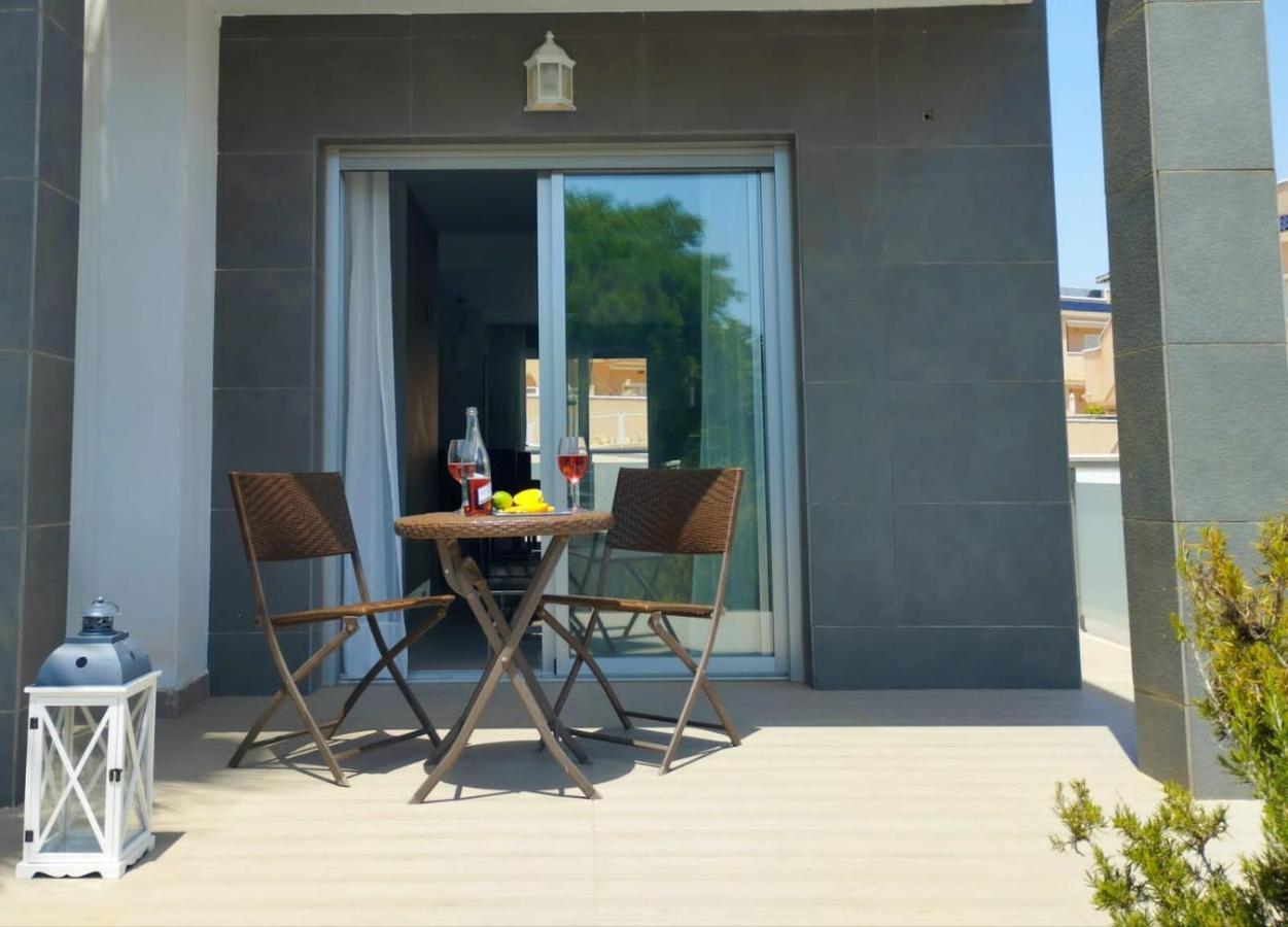 Bungalow En Punta Prima 2 Dormitorios Y Piscina Torrevieja Extérieur photo